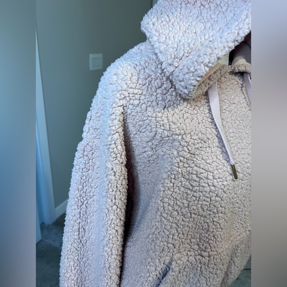 Weekend Edition Super Soft Sherpa Hoodie, Size S/P - Picture 2 of 6